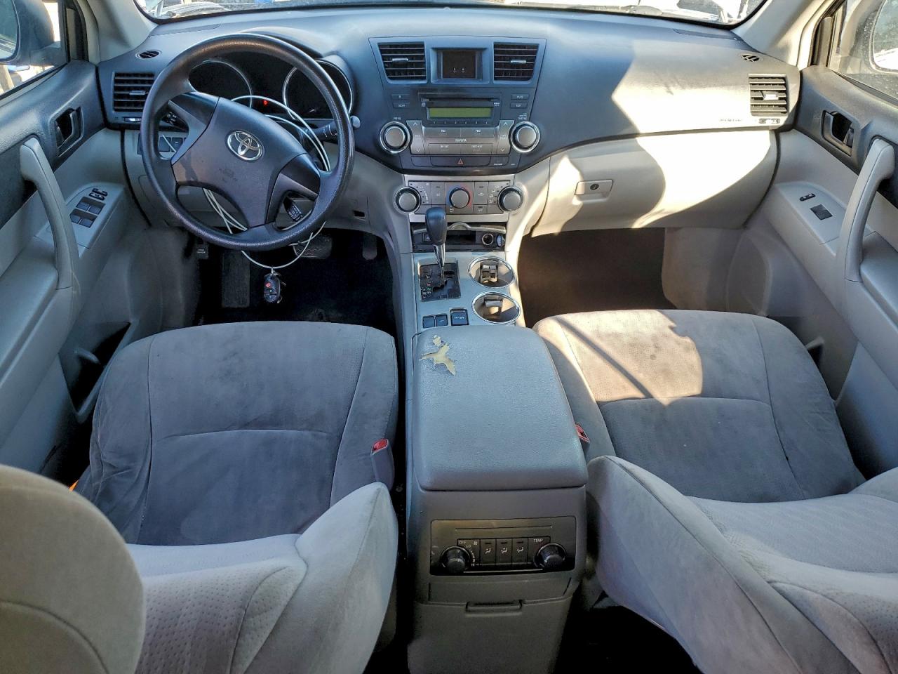 2011 TOYOTA HIGHLANDER BASE photo 8