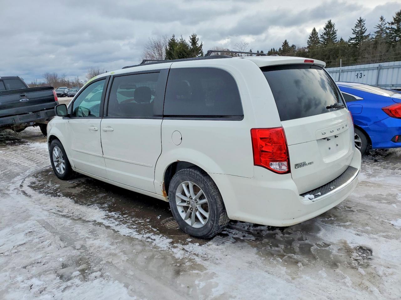 2013 DODGE GRAND CARAVAN SE photo 2