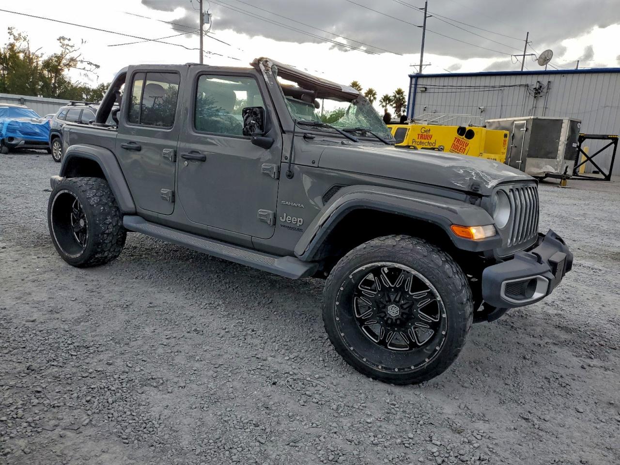 2019 JEEP WRANGLER UNLIMITED SAHARA photo 4