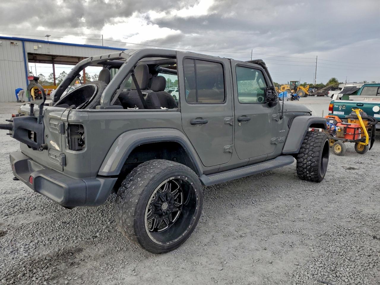 2019 JEEP WRANGLER UNLIMITED SAHARA photo 3