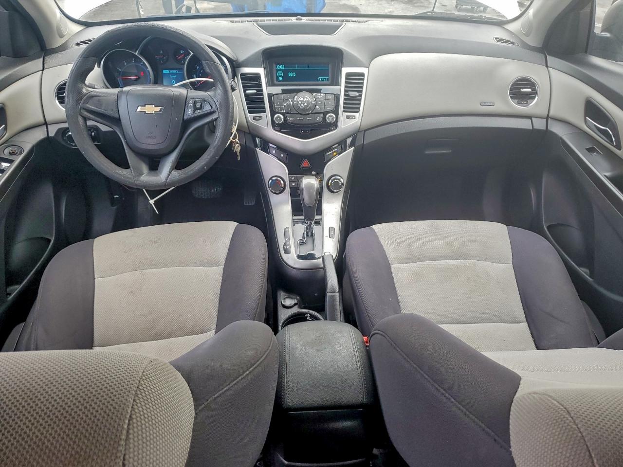 2013 CHEVROLET CRUZE LS photo 8