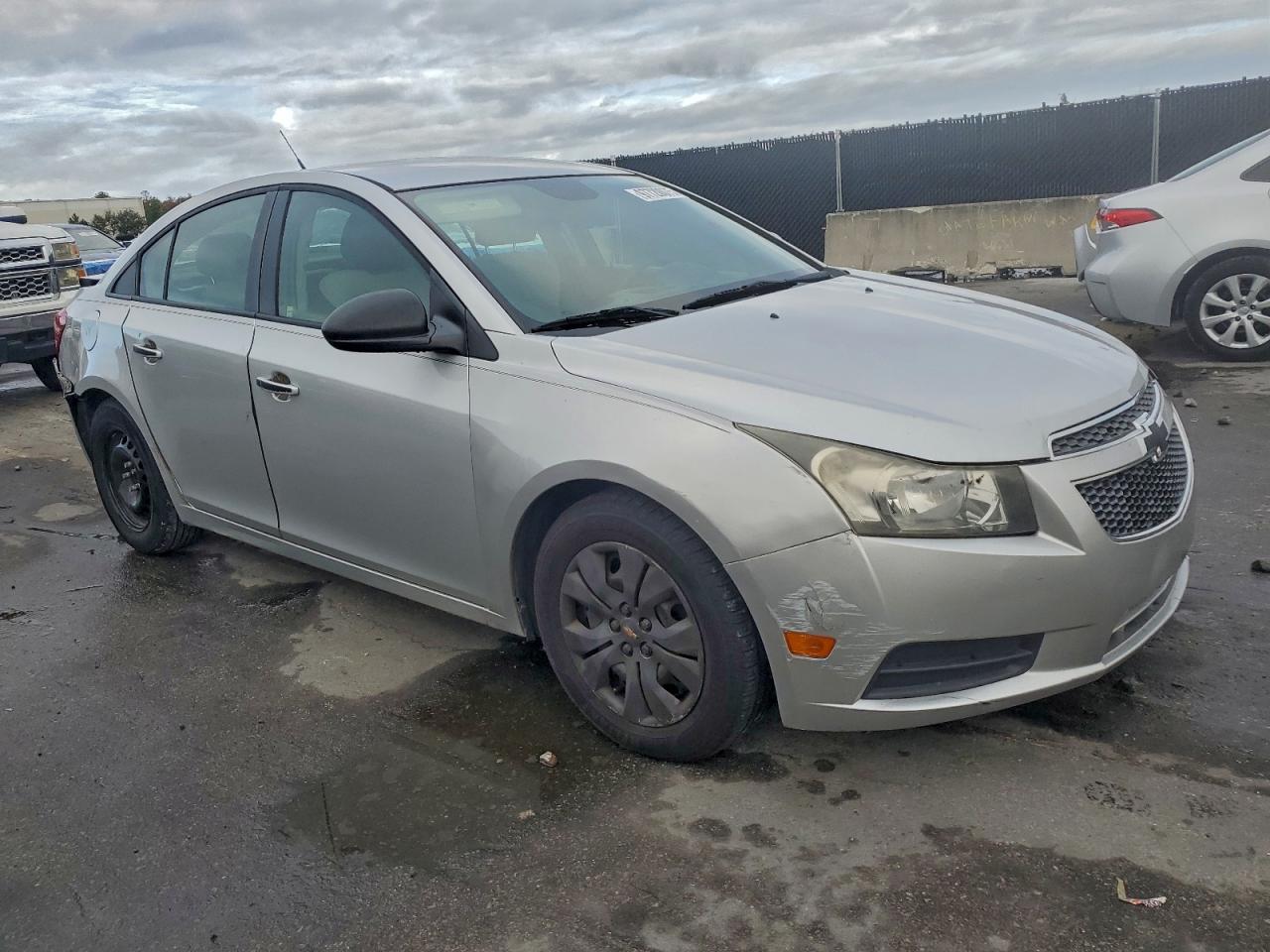 2013 CHEVROLET CRUZE LS photo 4
