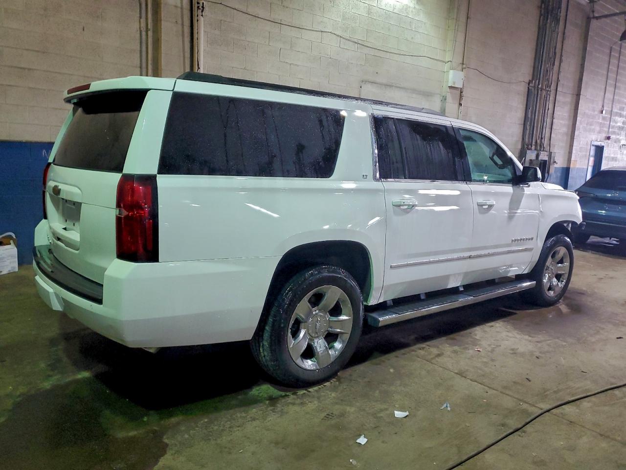 2018 CHEVROLET SUBURBAN K1500 LT photo 3