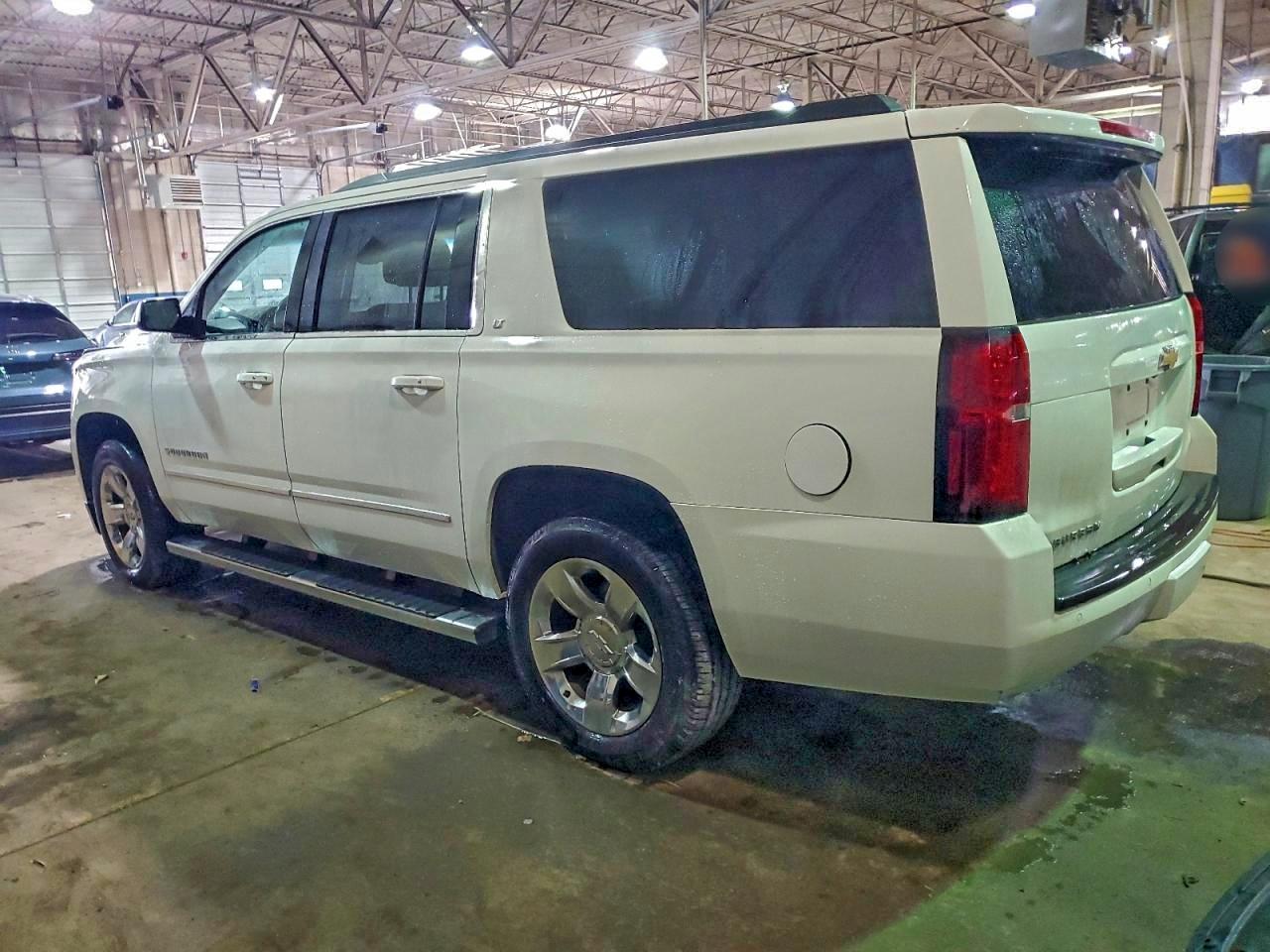 2018 CHEVROLET SUBURBAN K1500 LT photo 2