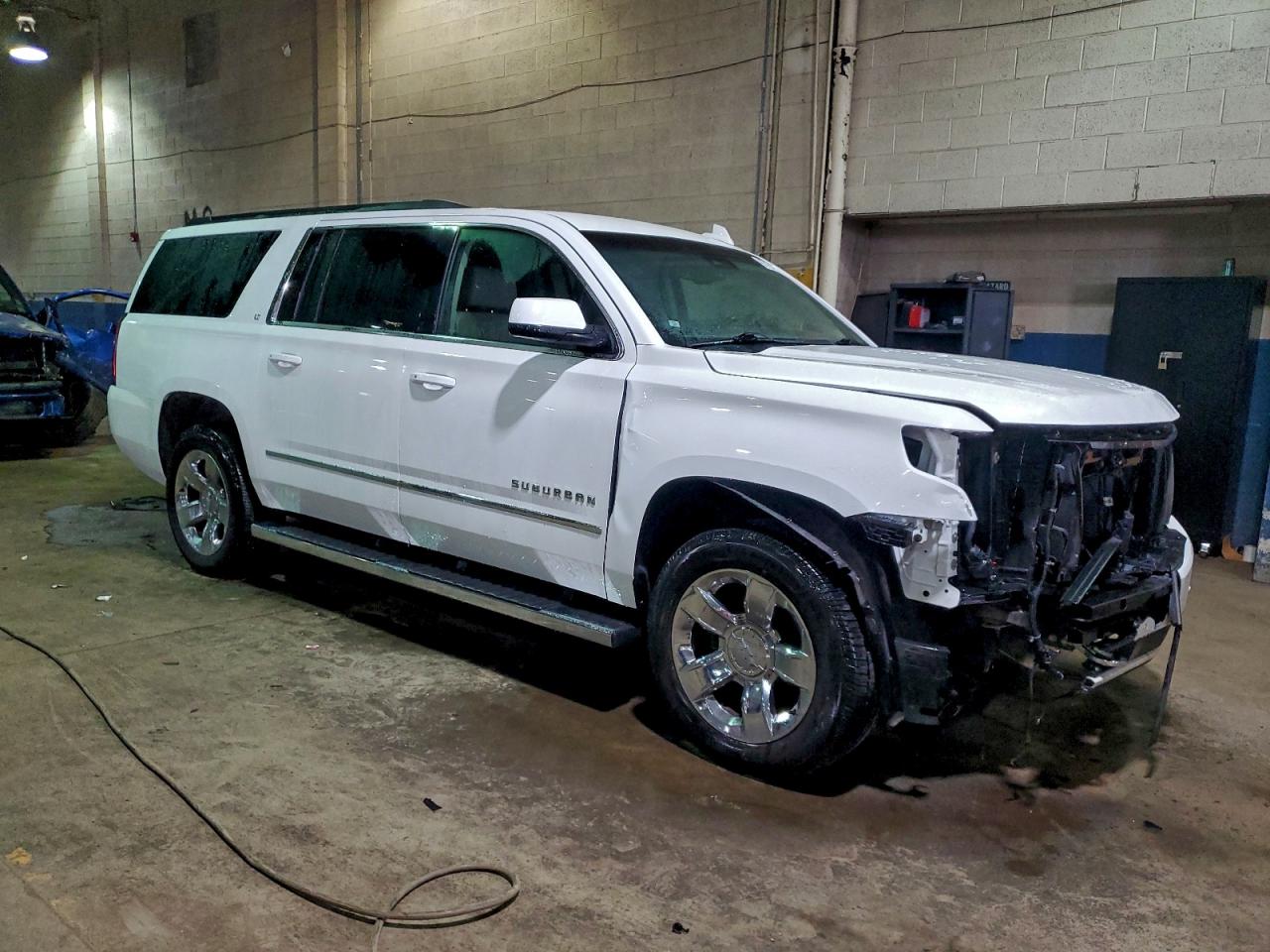 2018 CHEVROLET SUBURBAN K1500 LT photo 4