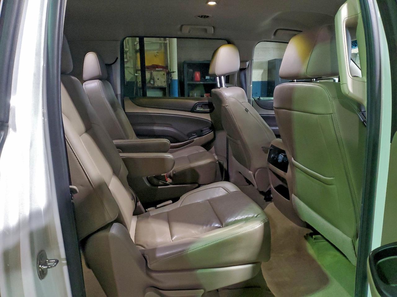 2018 CHEVROLET SUBURBAN K1500 LT photo 11