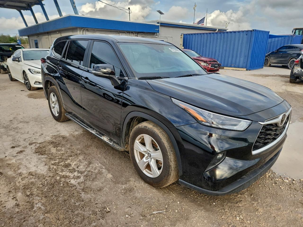 2024 TOYOTA HIGHLANDER LE photo 4