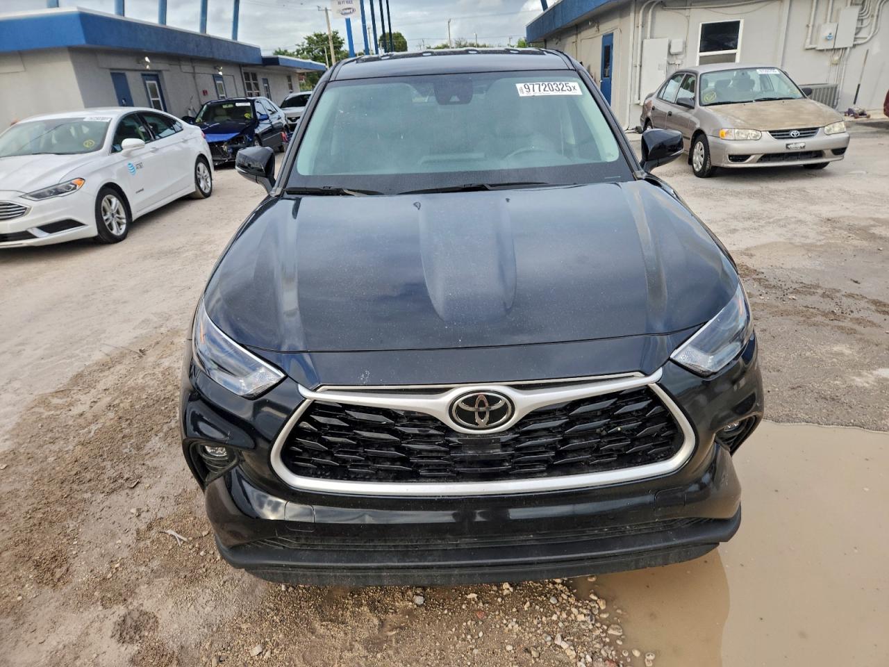 2024 TOYOTA HIGHLANDER LE photo 5