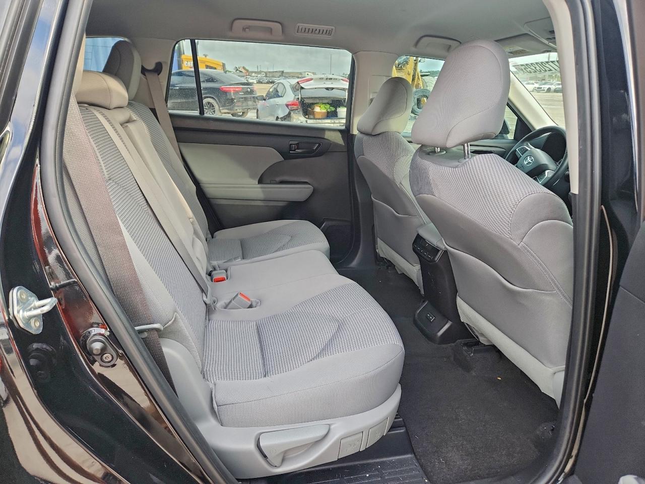 2024 TOYOTA HIGHLANDER LE photo 11