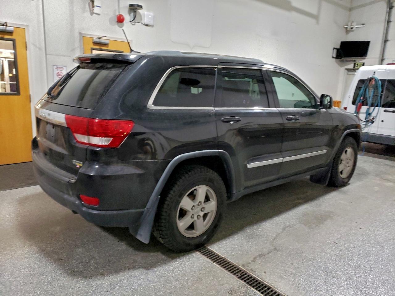 2011 JEEP GRAND CHEROKEE LAREDO photo 3