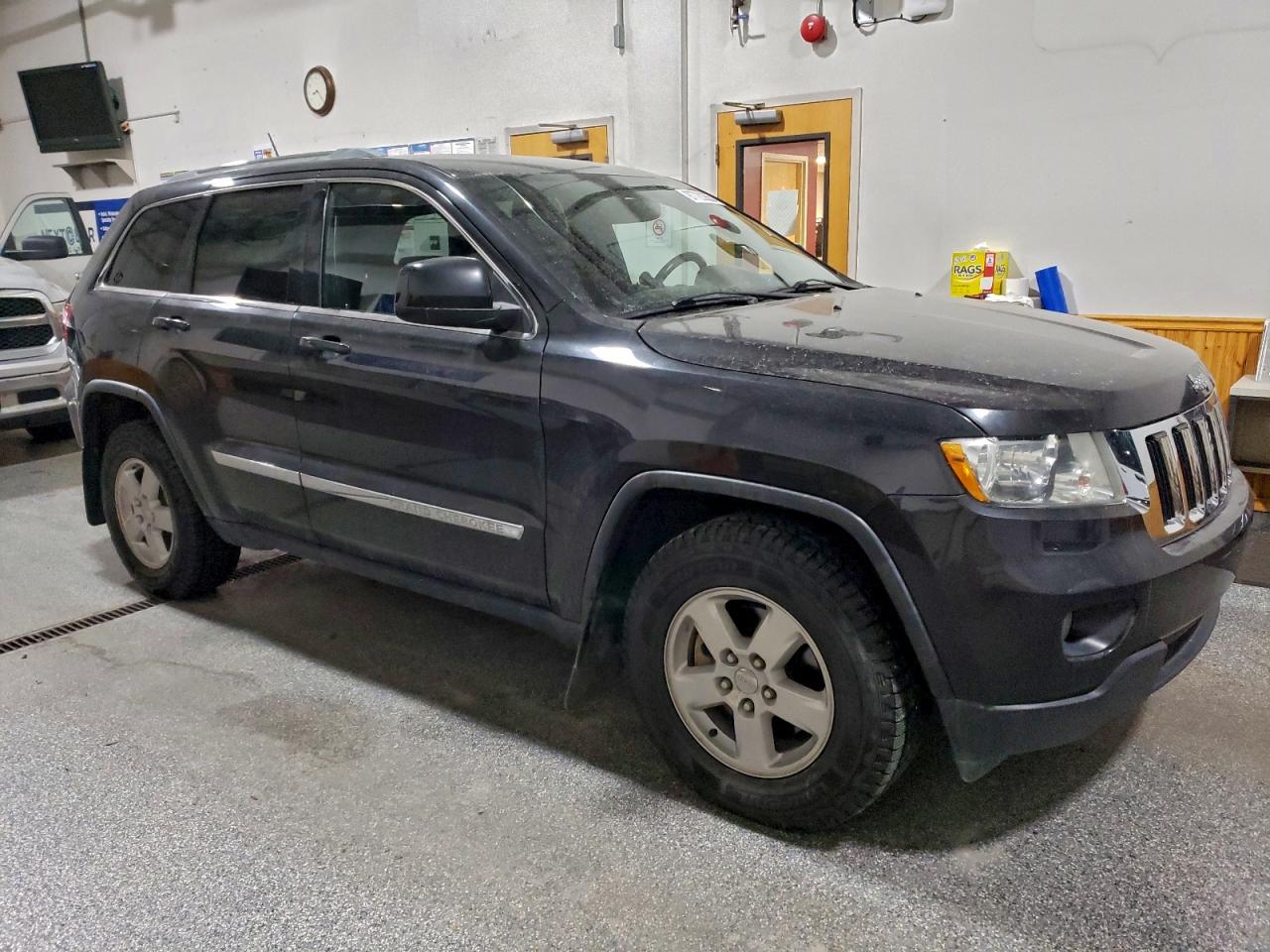 2011 JEEP GRAND CHEROKEE LAREDO photo 4