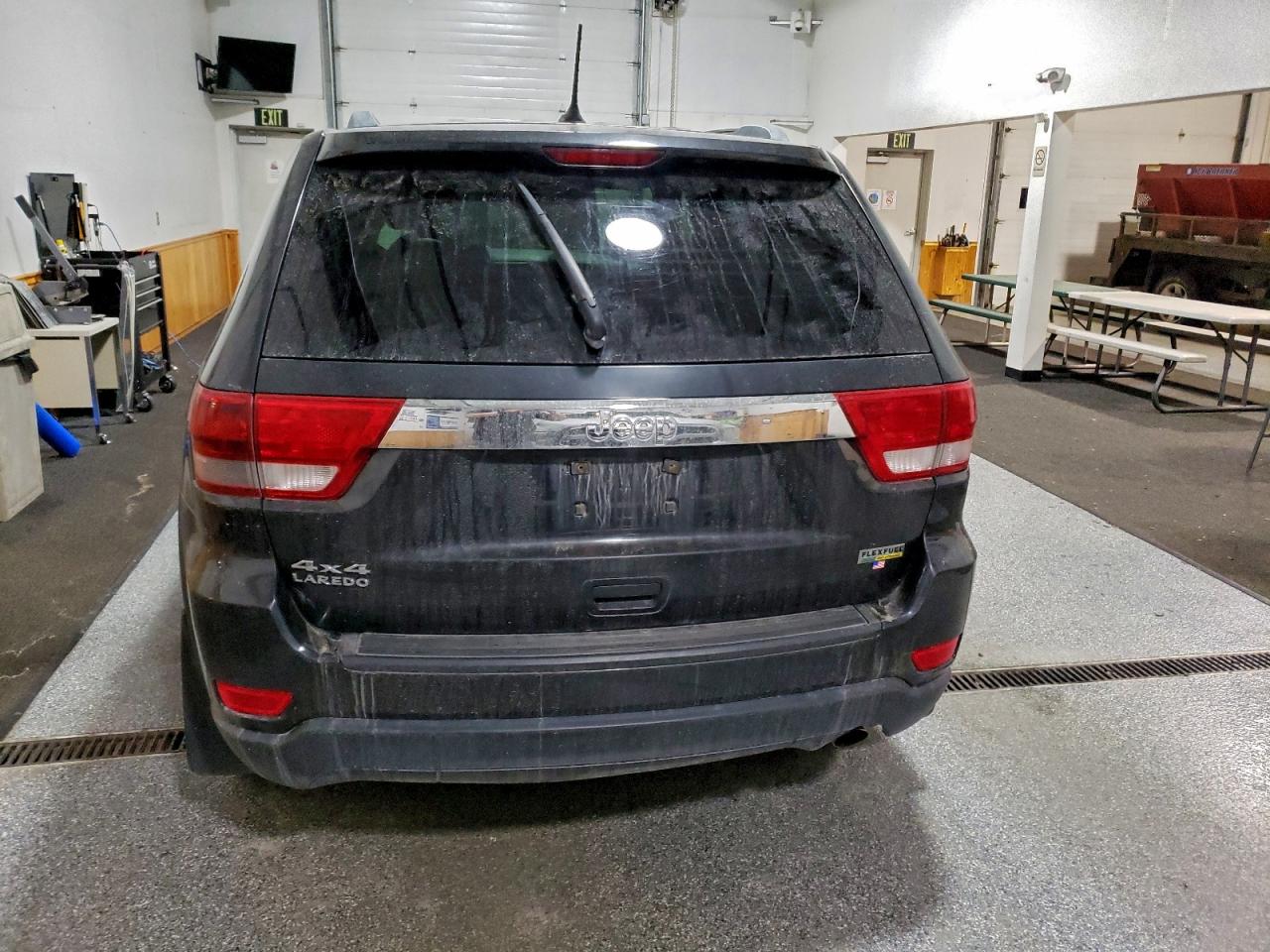 2011 JEEP GRAND CHEROKEE LAREDO photo 6