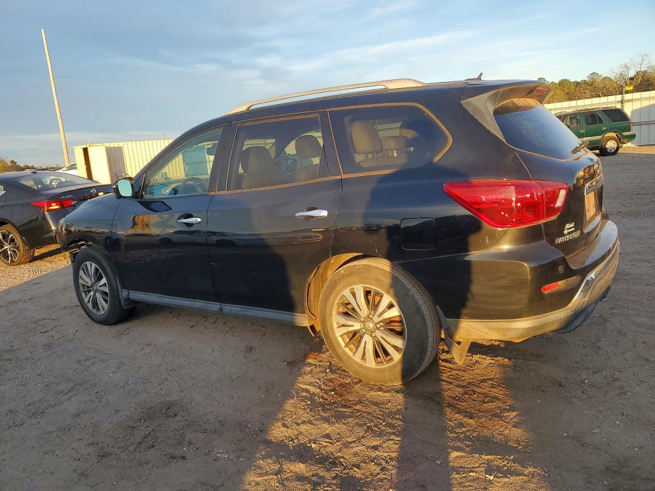 2017 NISSAN PATHFINDER S photo 2
