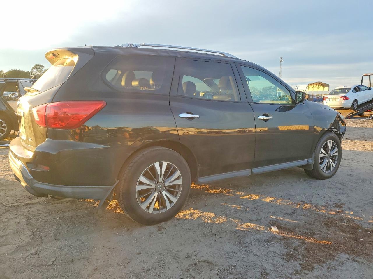 2017 NISSAN PATHFINDER S photo 3