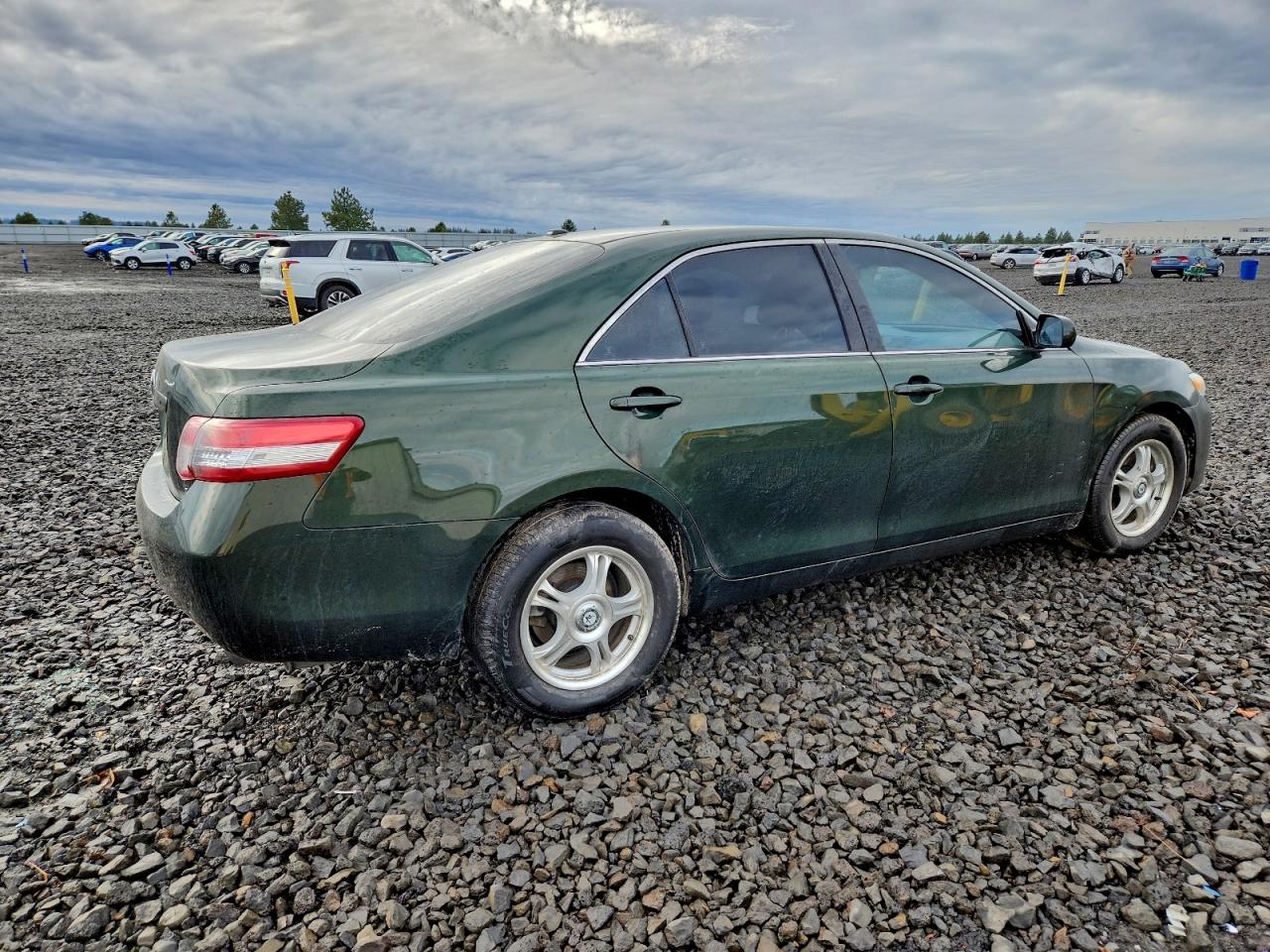 2011 TOYOTA CAMRY BASE photo 3