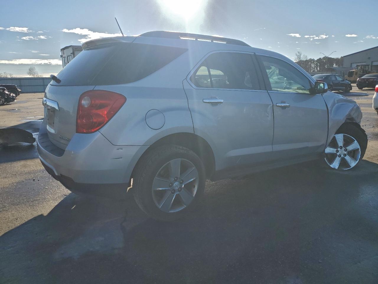 2015 CHEVROLET EQUINOX LT photo 3
