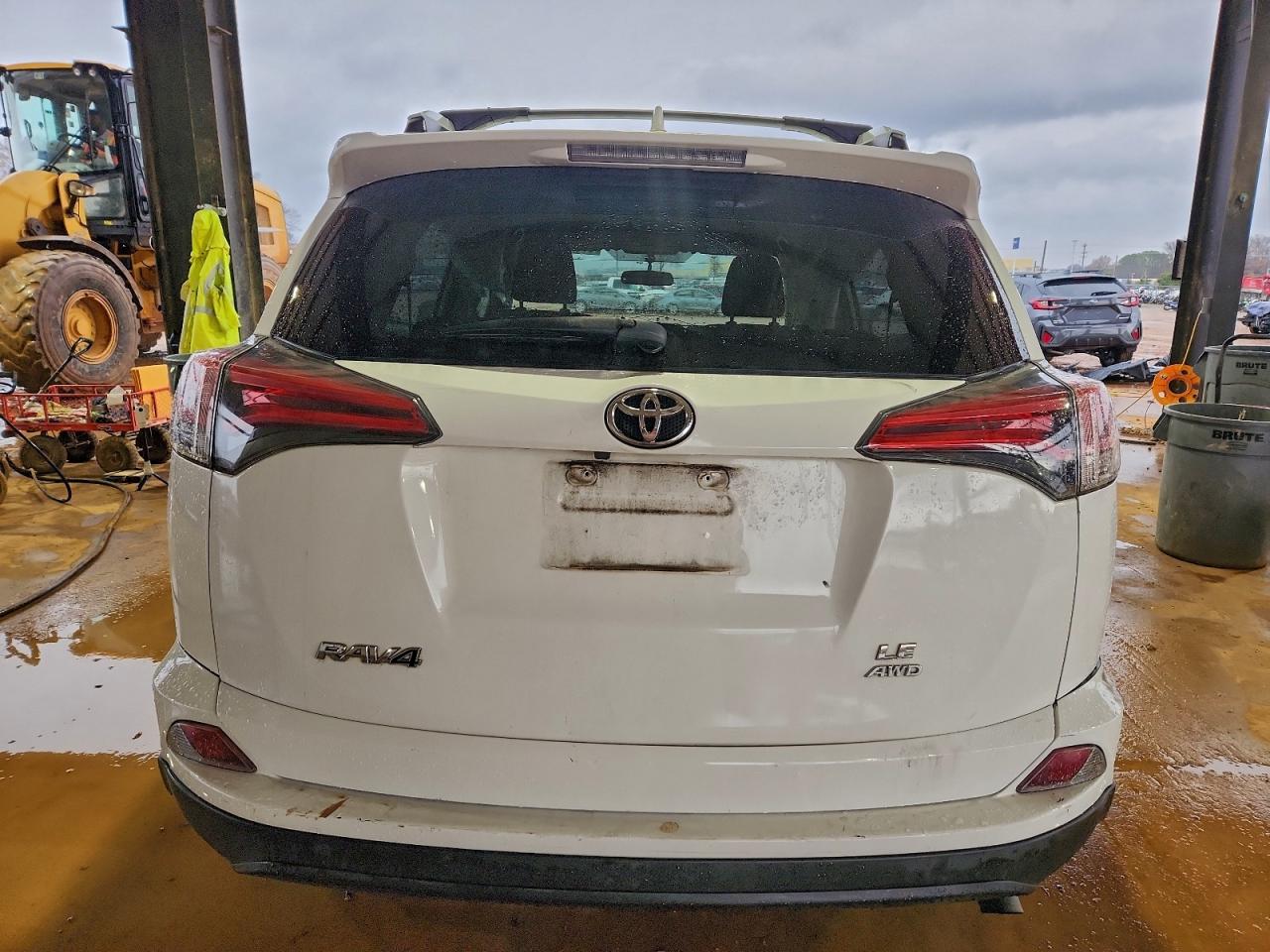 2016 TOYOTA RAV4 LE photo 6