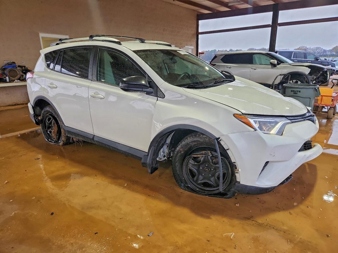 2016 TOYOTA RAV4 LE photo 4
