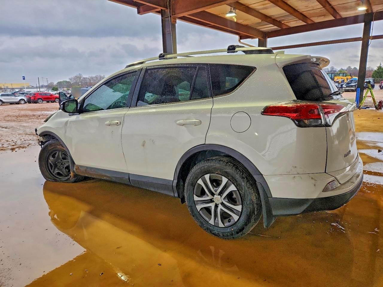 2016 TOYOTA RAV4 LE photo 2