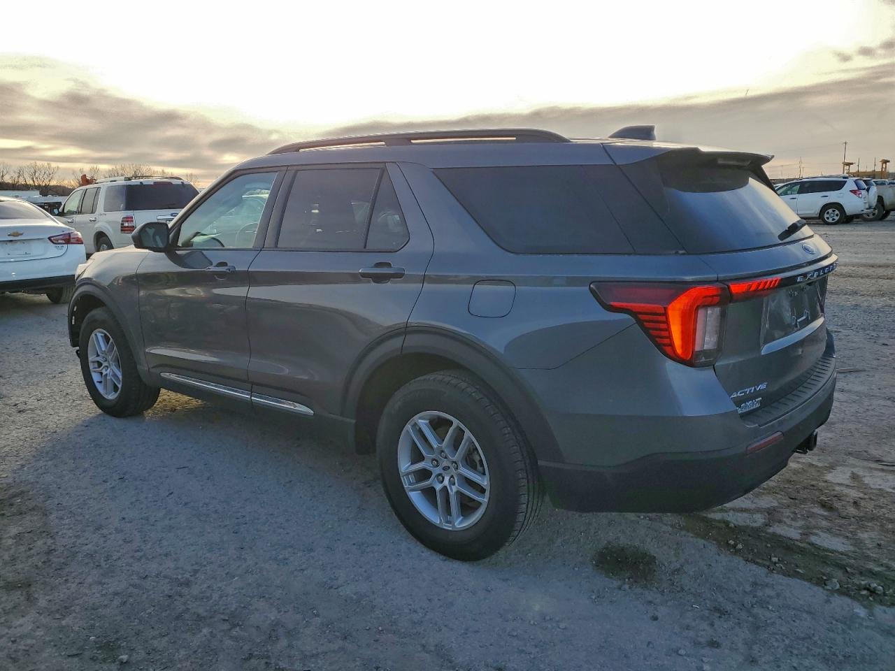 2025 FORD EXPLORER ACTIVE photo 4