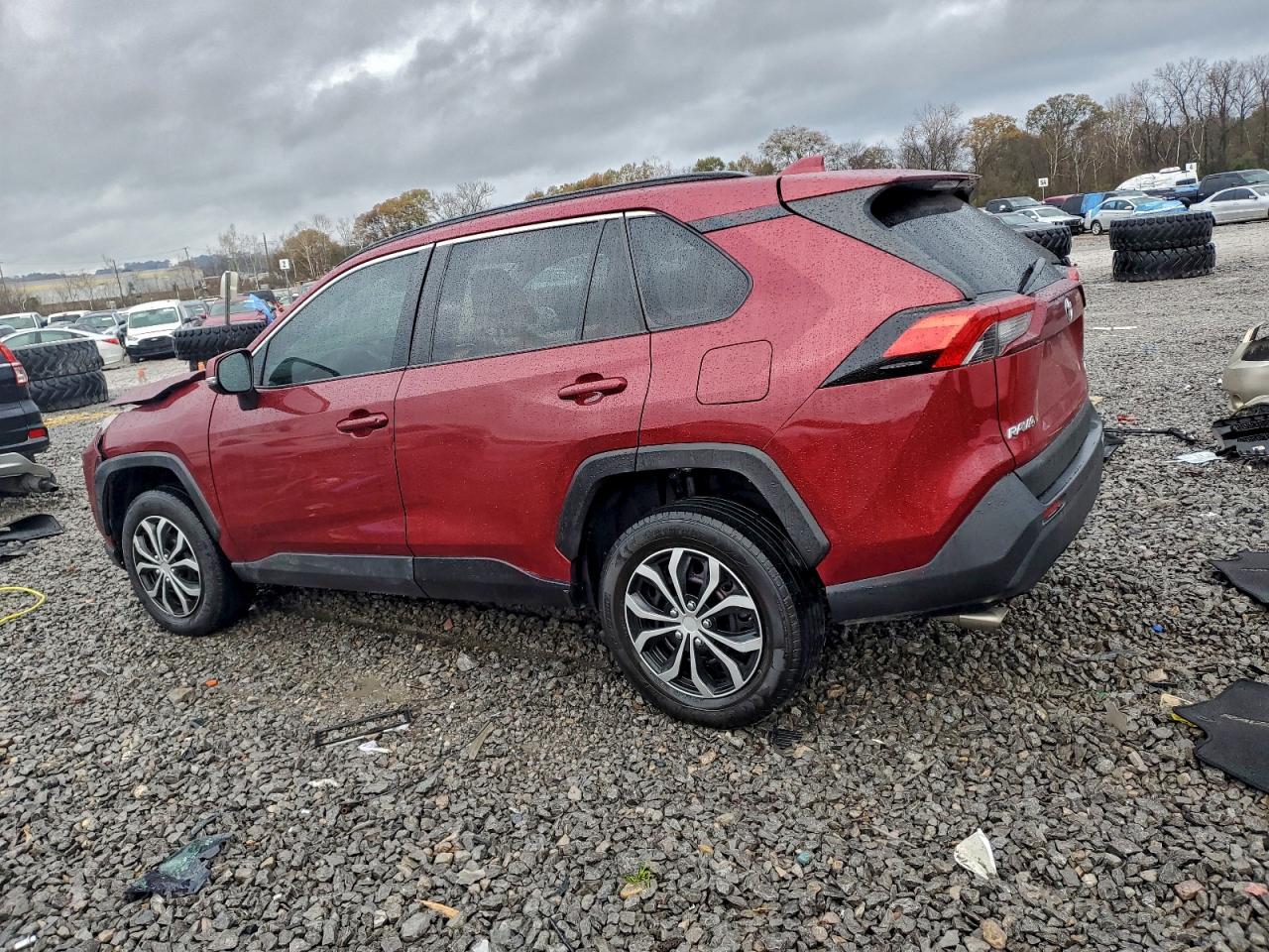 2021 TOYOTA RAV4 LE photo 3