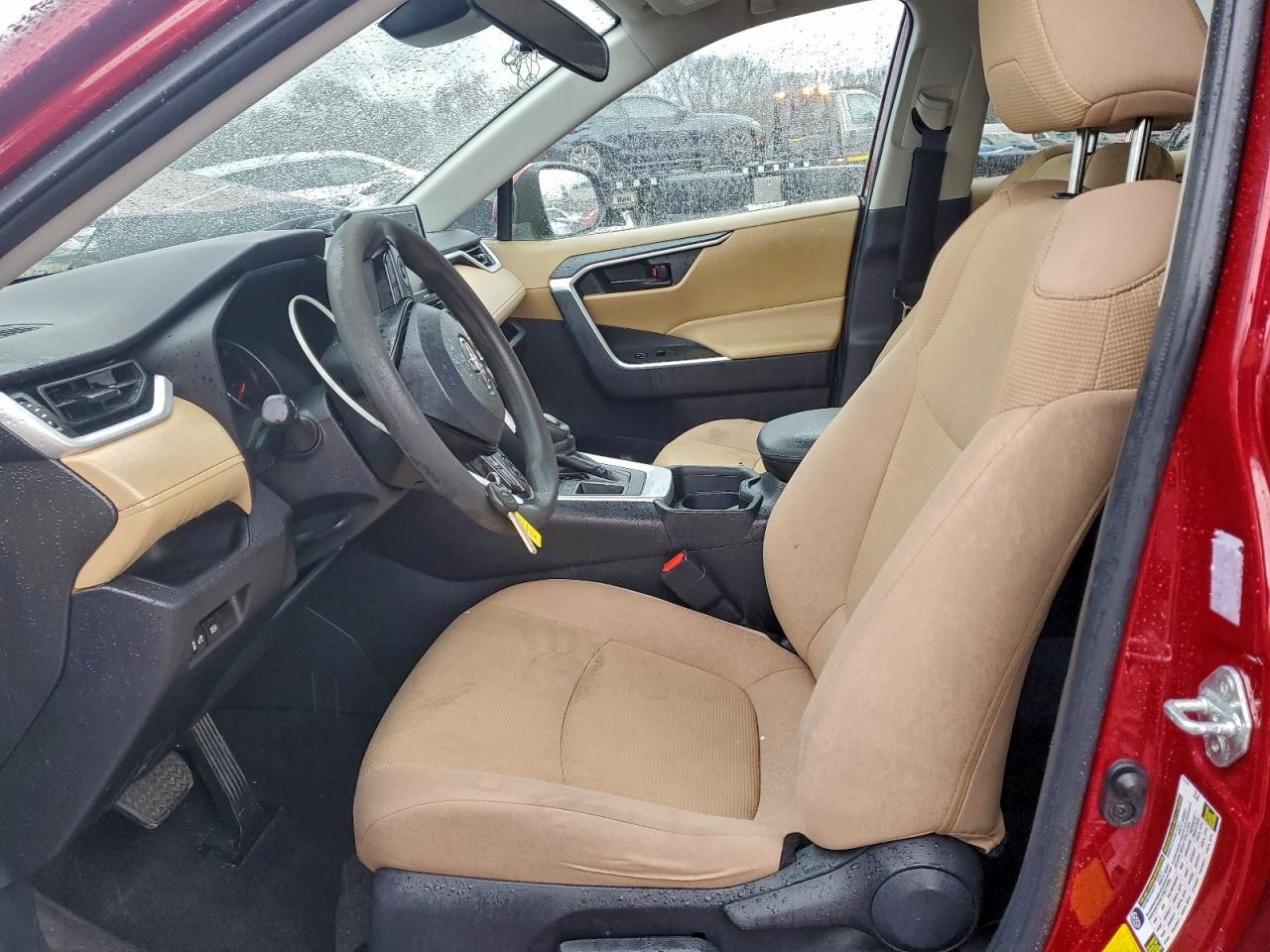 2021 TOYOTA RAV4 LE photo 13