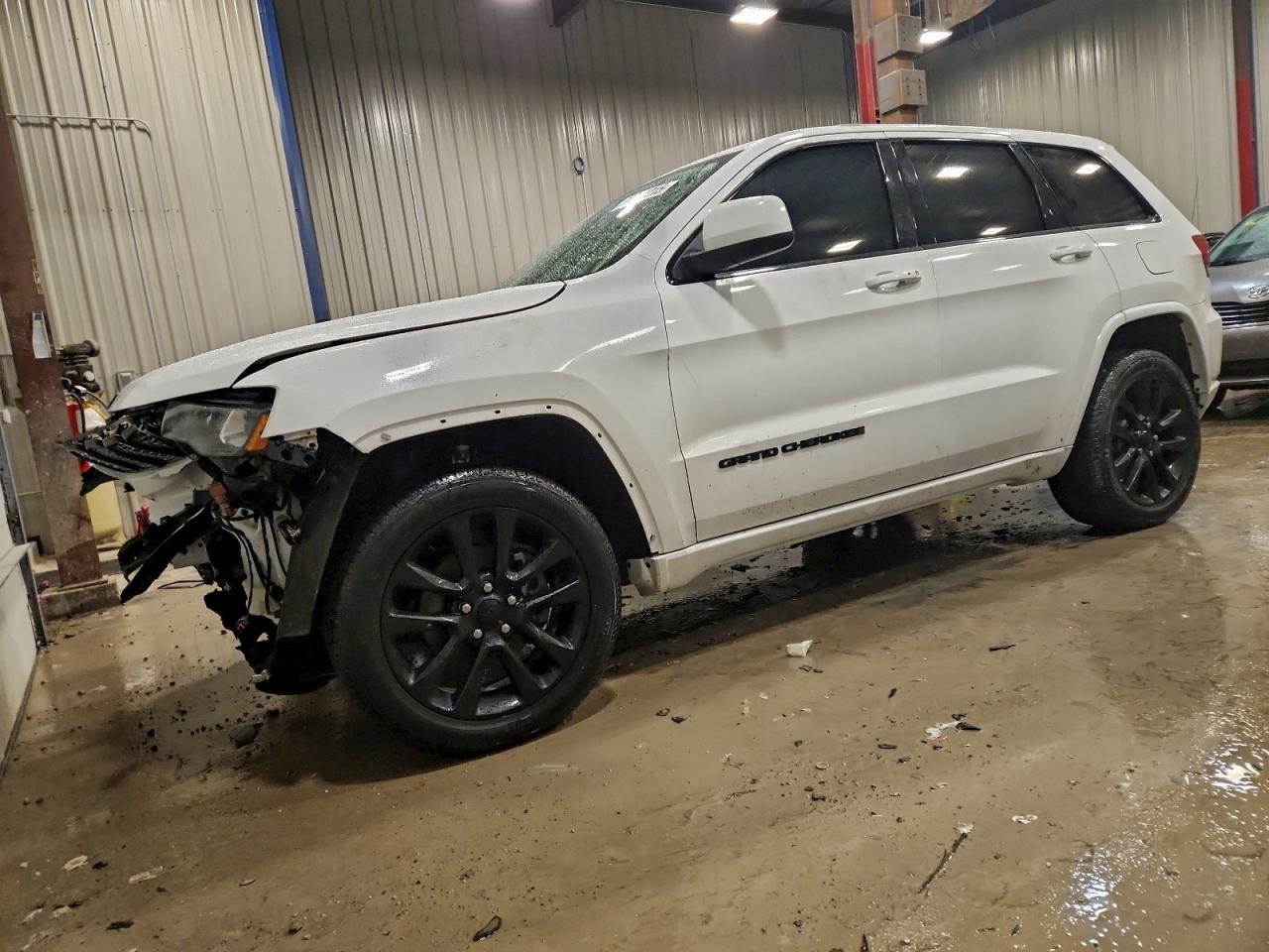 2019 JEEP GRAND CHEROKEE LAREDO photo 2
