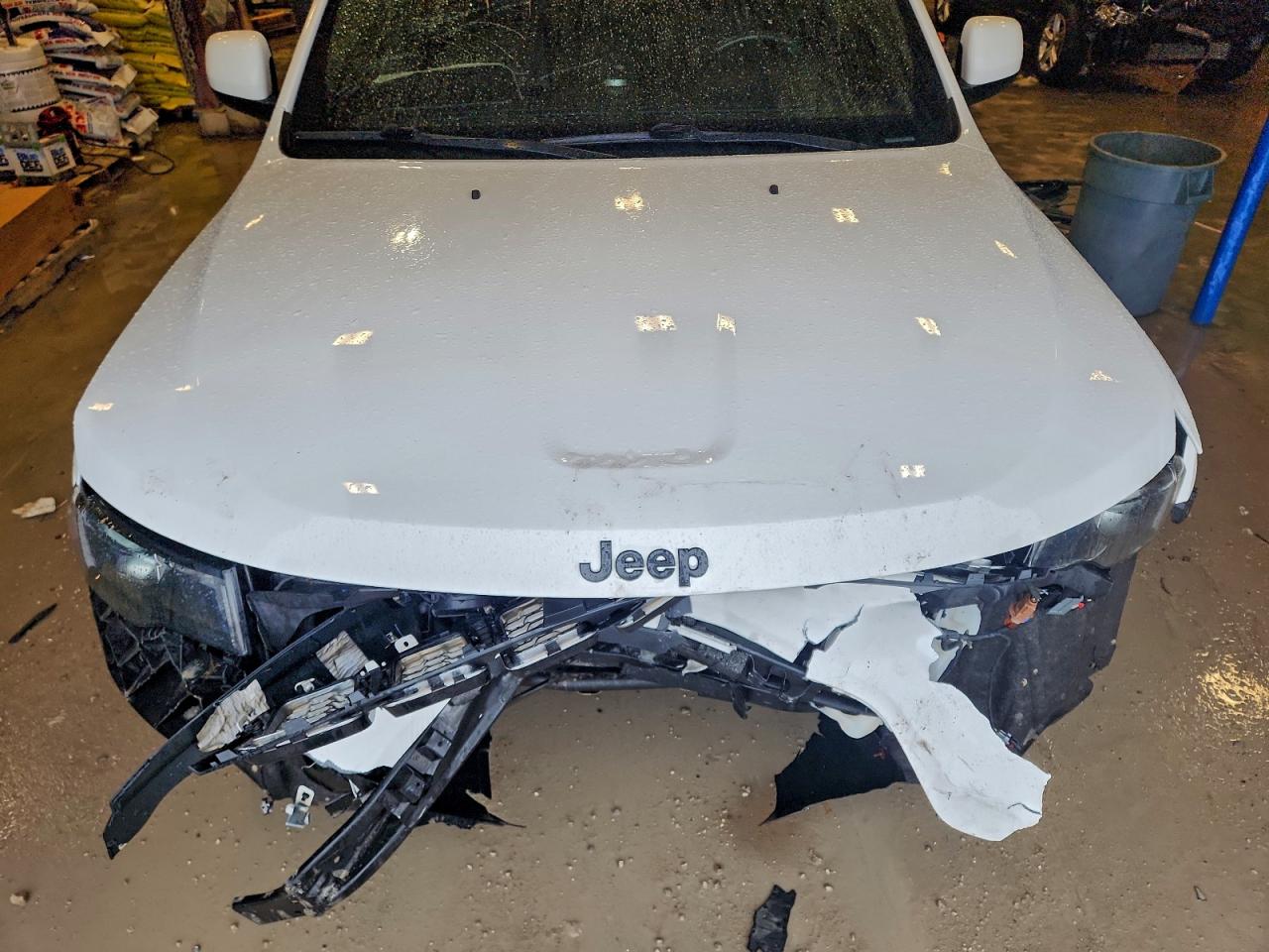 2019 JEEP GRAND CHEROKEE LAREDO photo 34