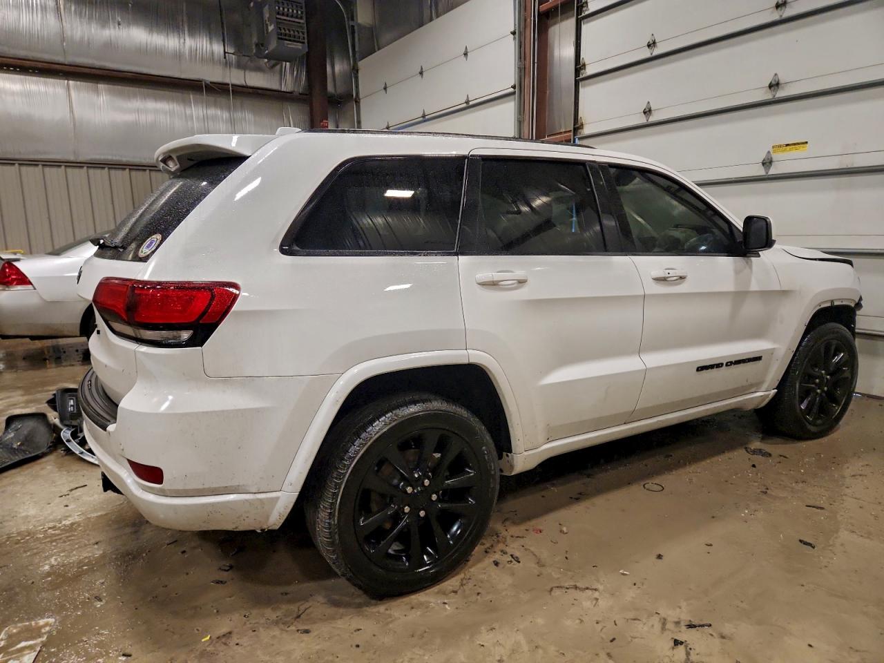 2019 JEEP GRAND CHEROKEE LAREDO photo 7