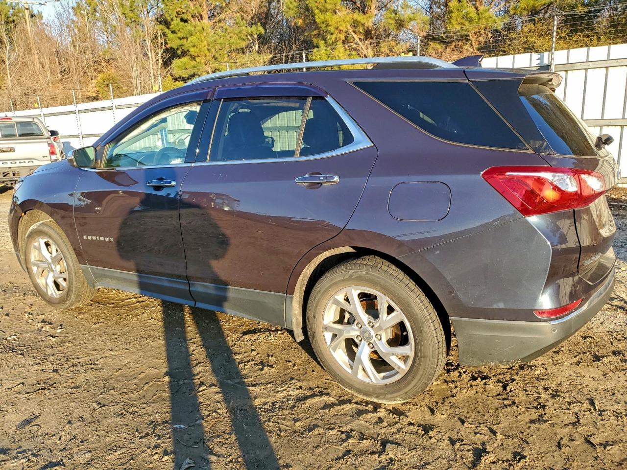 2019 CHEVROLET EQUINOX PREMIER photo 2