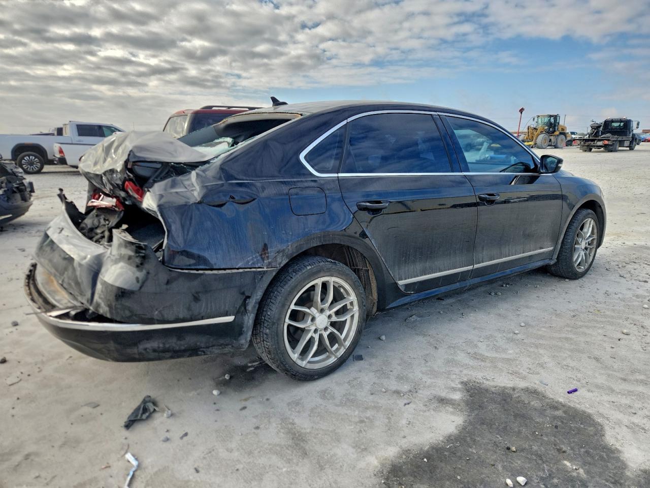 2015 VOLKSWAGEN PASSAT SEL photo 3