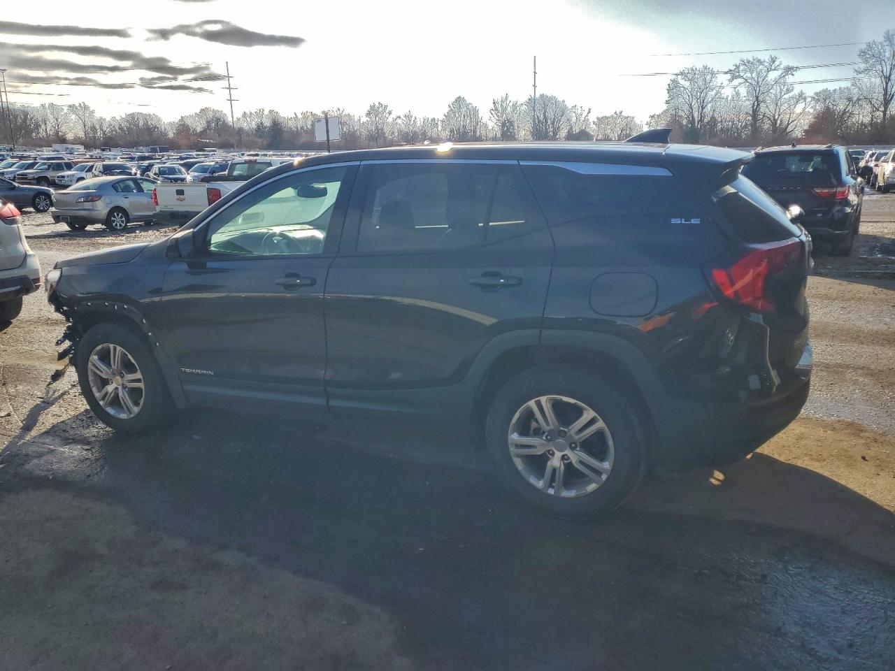 2018 GMC TERRAIN SLE photo 2