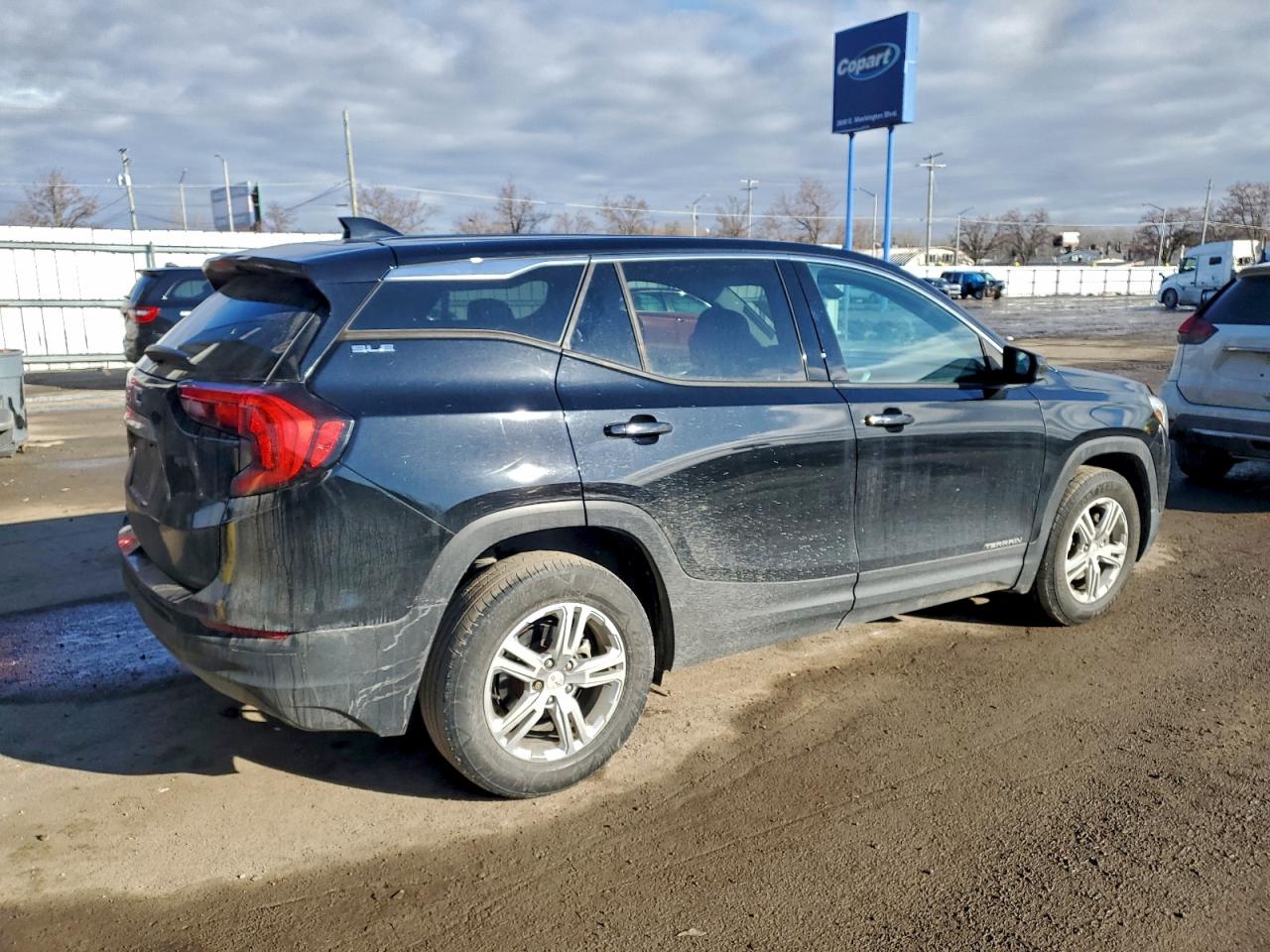 2018 GMC TERRAIN SLE photo 3