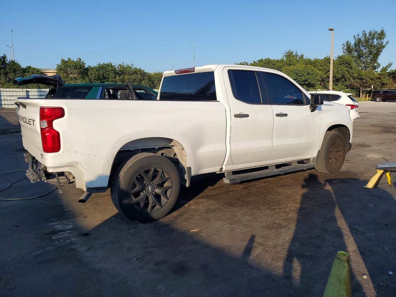 2019 CHEVROLET SILVERADO C1500 photo 3