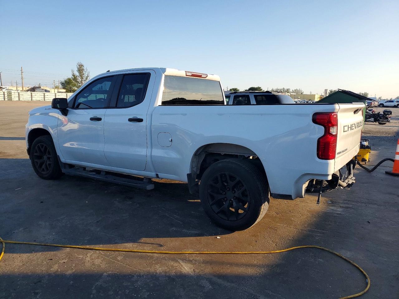 2019 CHEVROLET SILVERADO C1500 photo 2