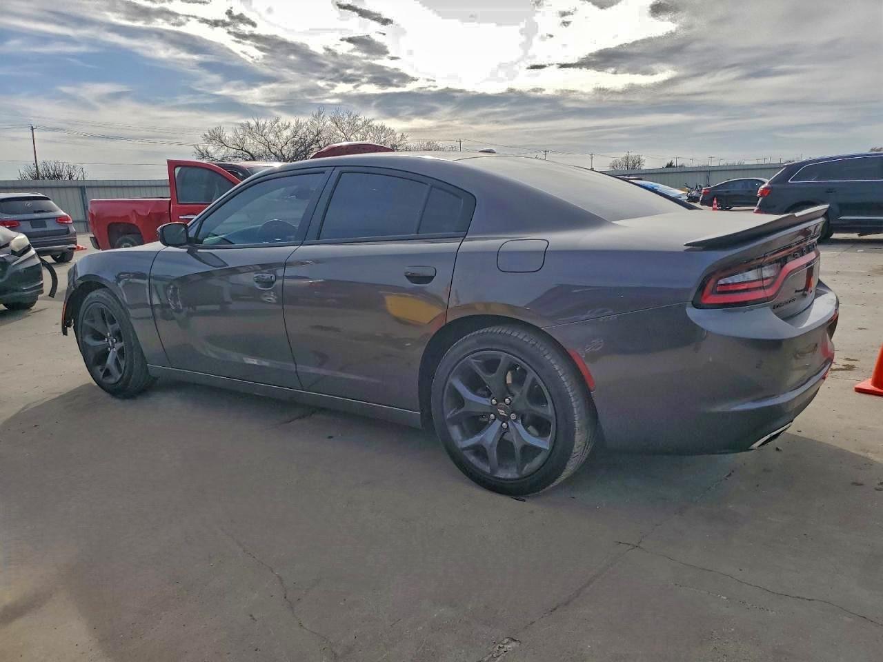 2020 DODGE CHARGER SXT photo 4