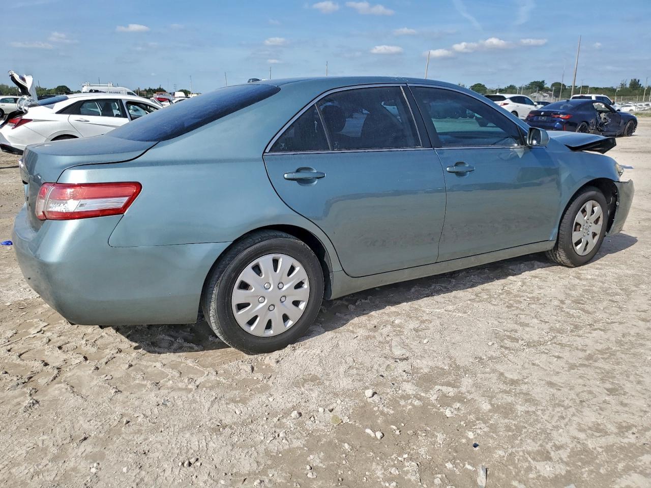 2010 TOYOTA CAMRY BASE photo 3