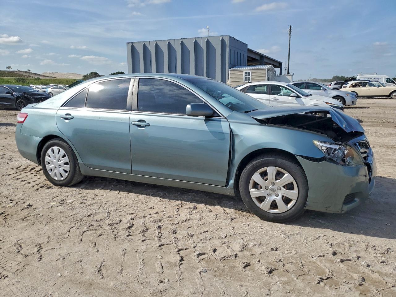 2010 TOYOTA CAMRY BASE photo 4