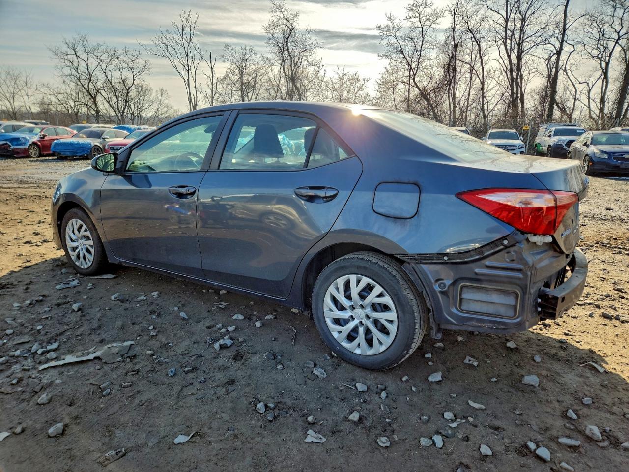 2018 TOYOTA COROLLA L photo 3