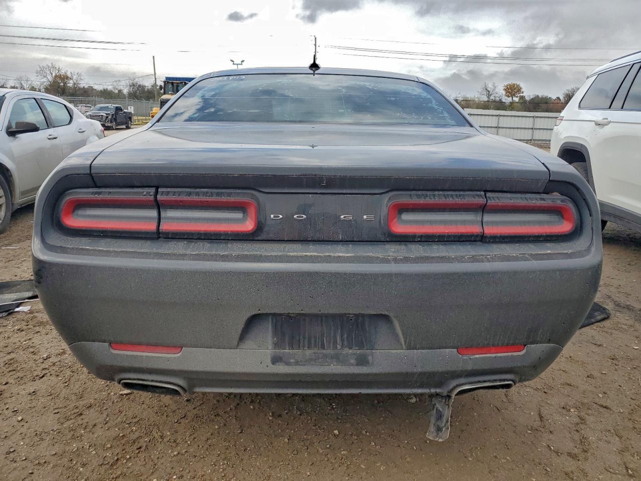 2016 DODGE CHALLENGER SXT photo 6