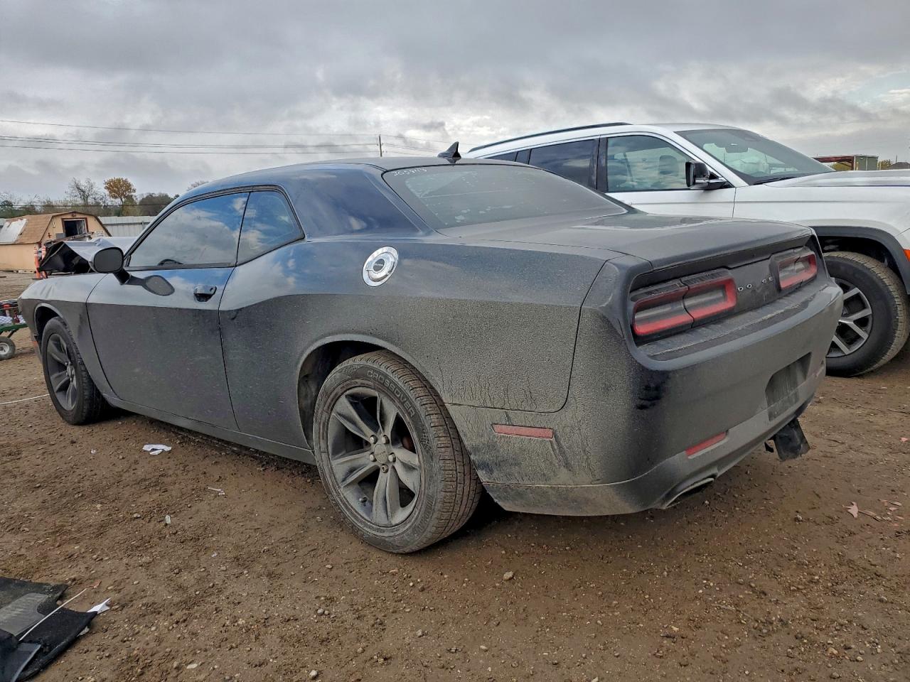 2016 DODGE CHALLENGER SXT photo 2