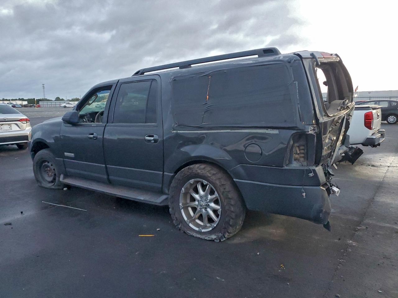 2007 FORD EXPEDITION EL XLT photo 2