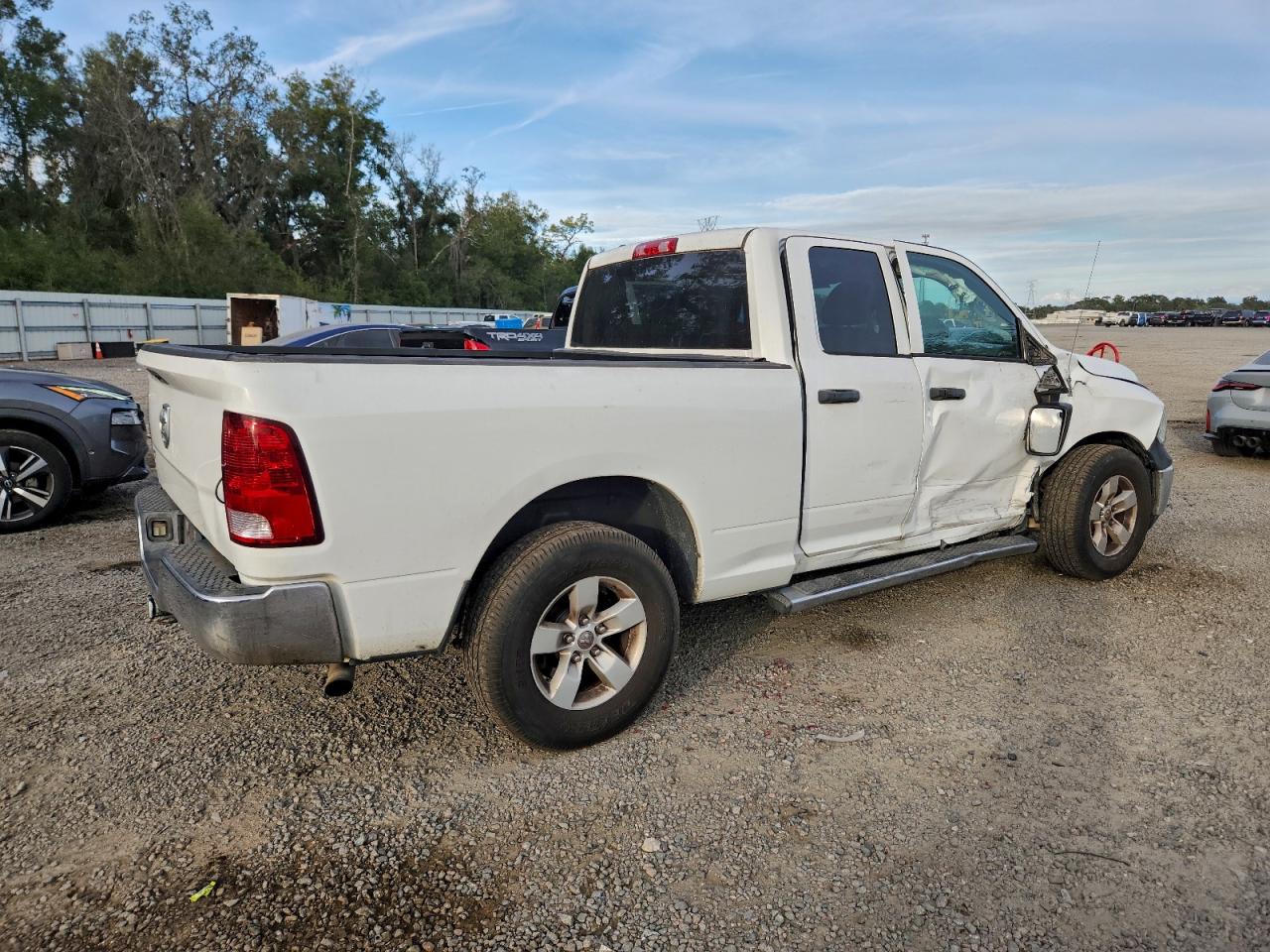 2014 RAM 1500 ST photo 3