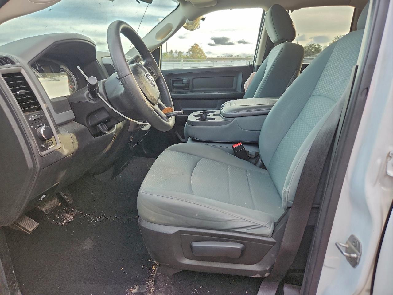 2014 RAM 1500 ST photo 7
