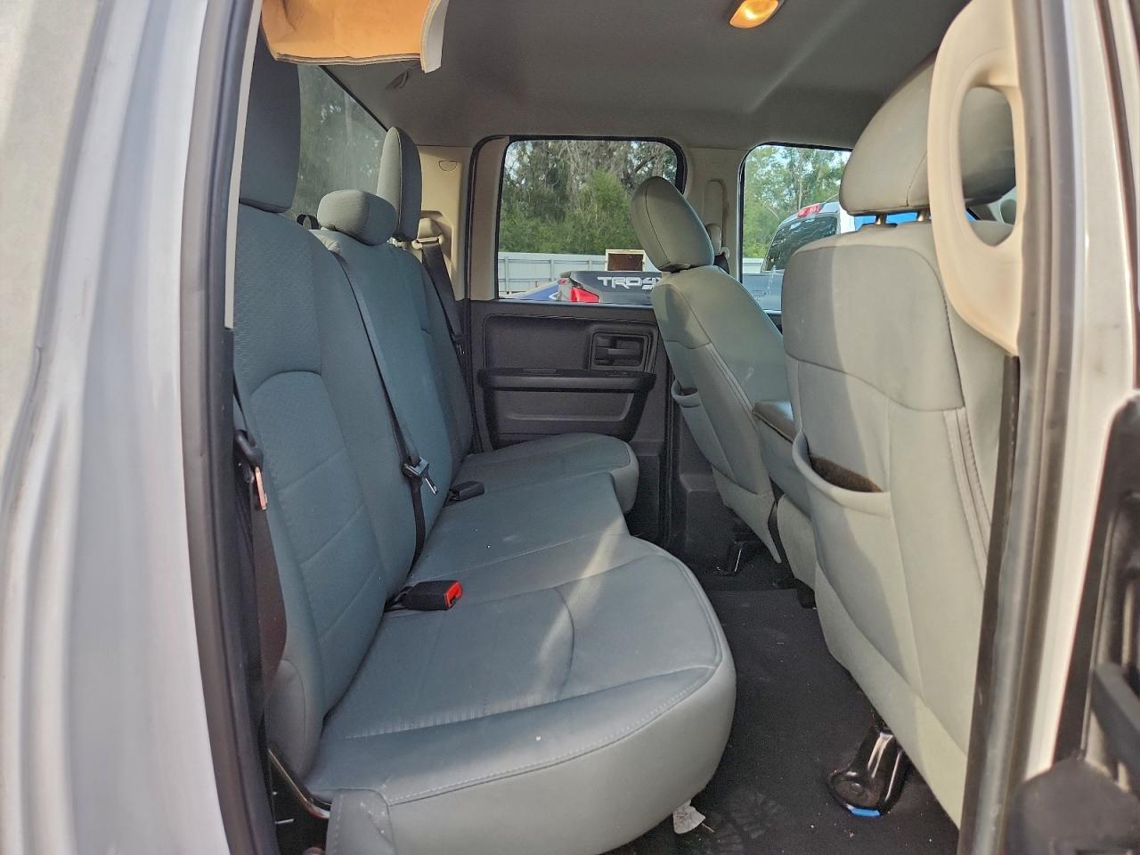 2014 RAM 1500 ST photo 10