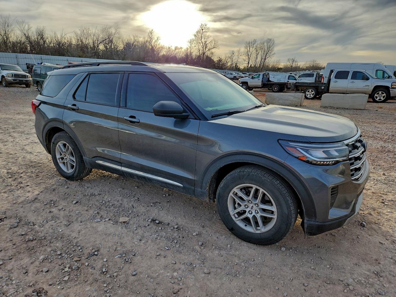 2025 FORD EXPLORER ACTIVE photo 4