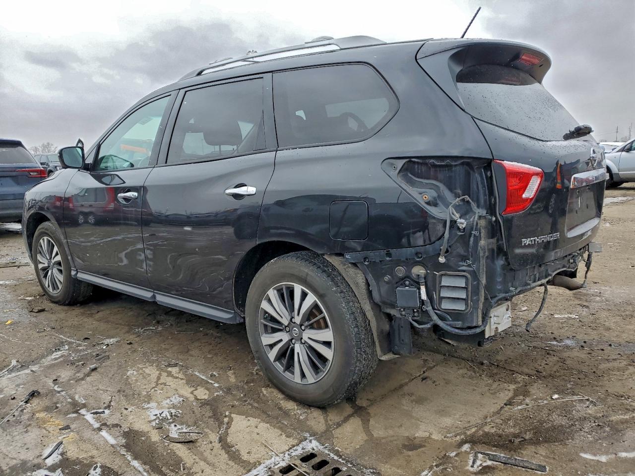 2017 NISSAN PATHFINDER S photo 2