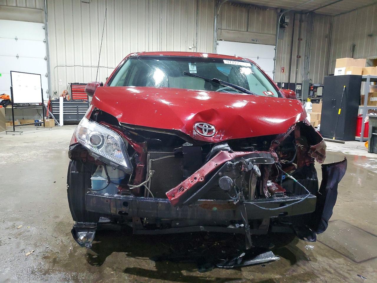 2014 TOYOTA SIENNA LE 7-PASSENGER photo 9
