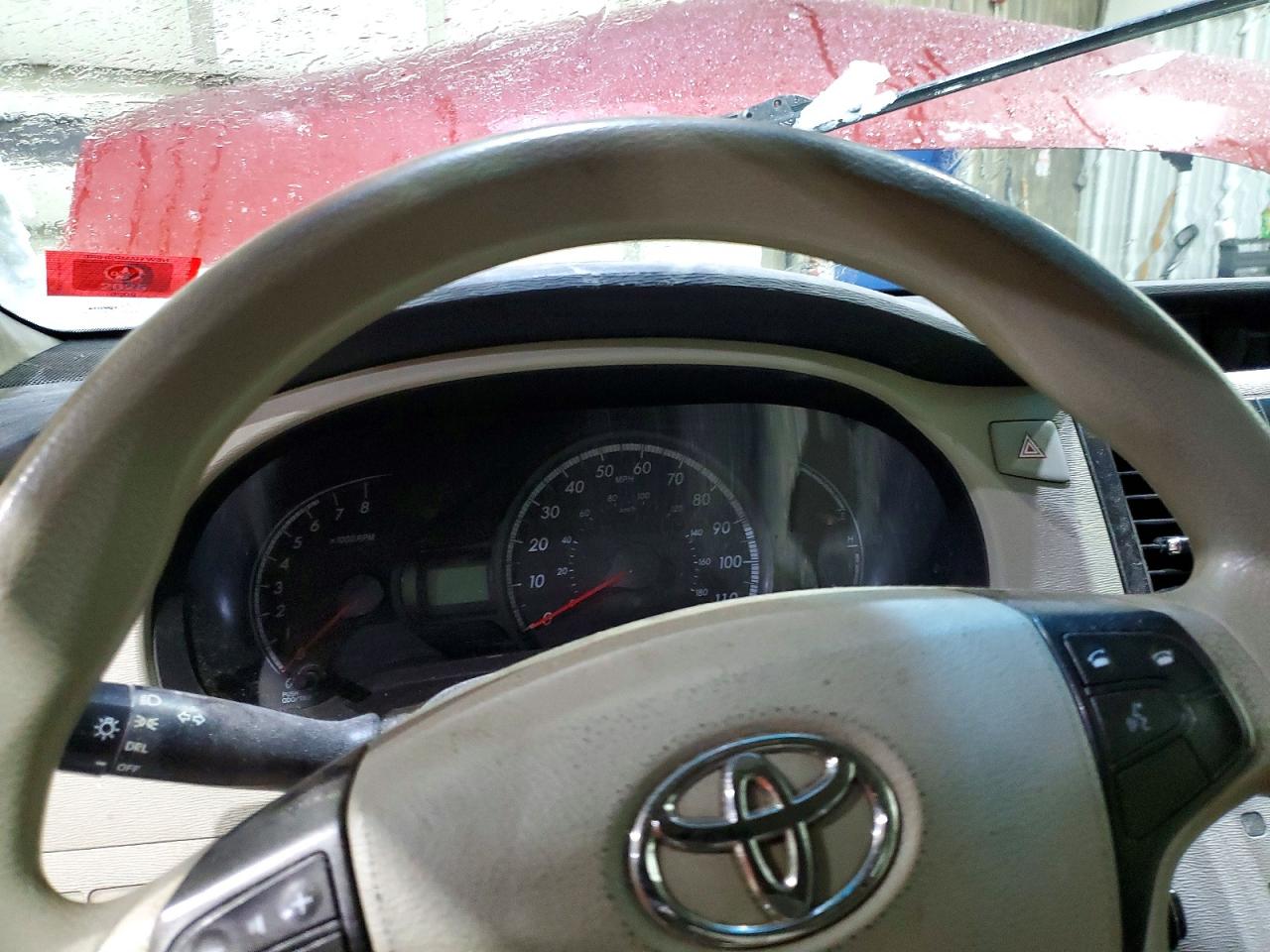 2014 TOYOTA SIENNA LE 7-PASSENGER photo 17