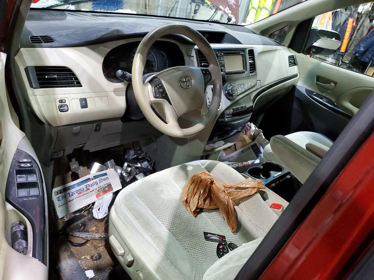 2014 TOYOTA SIENNA LE 7-PASSENGER photo 15